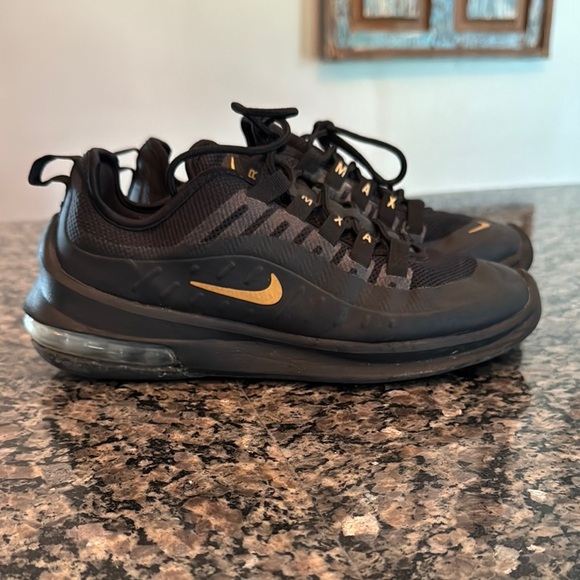 Nike air max Axis Black and Gold Sneakers EUC 7 - Picture 2 of 13